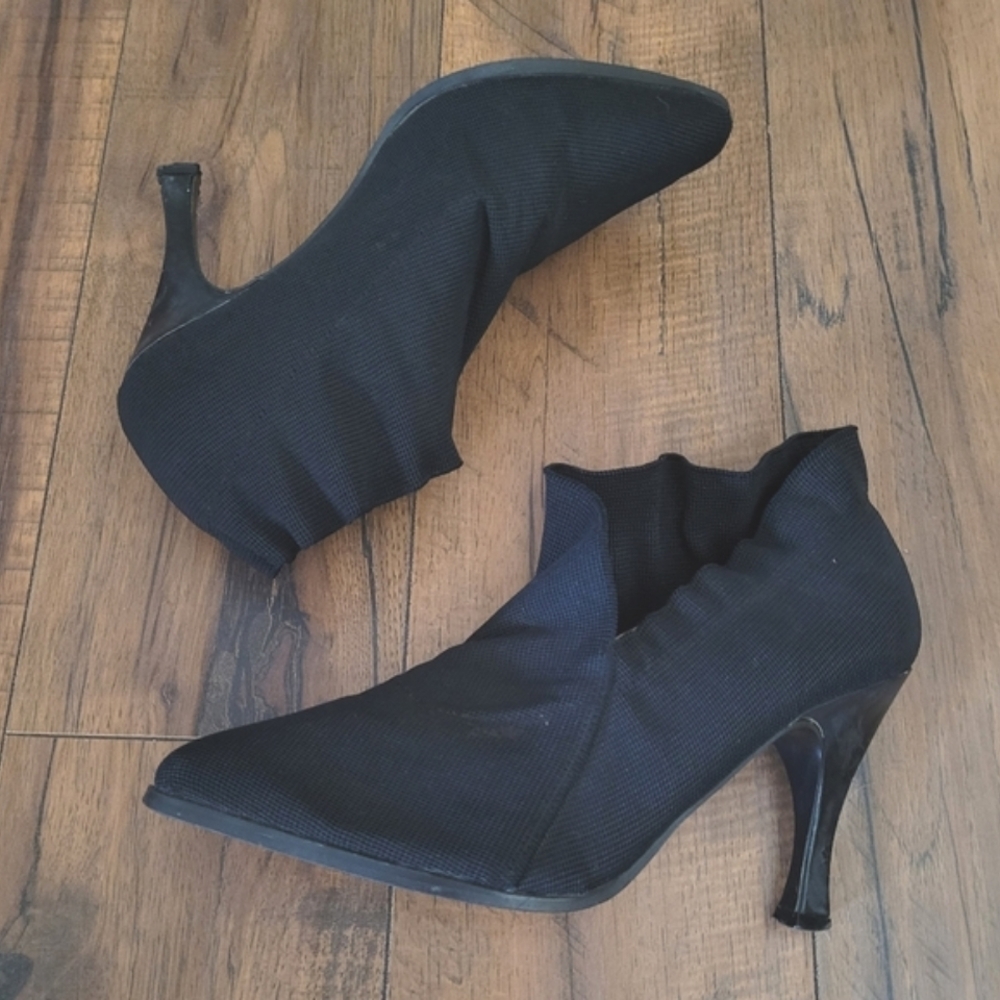 Vintage Rush Hour Black‎ Ruched Grosgrain Booties